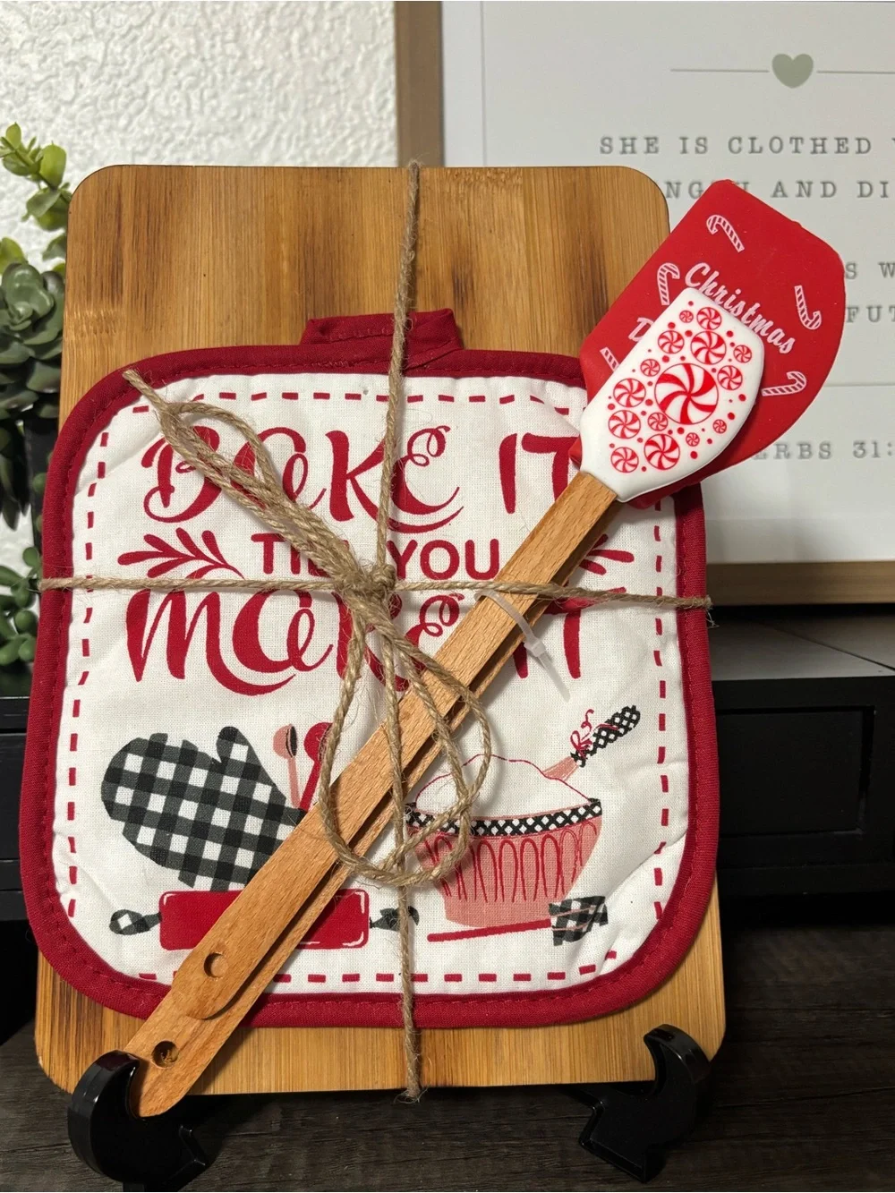 Hand Crafted Cutting Board Holiday Gift Set - Bake It